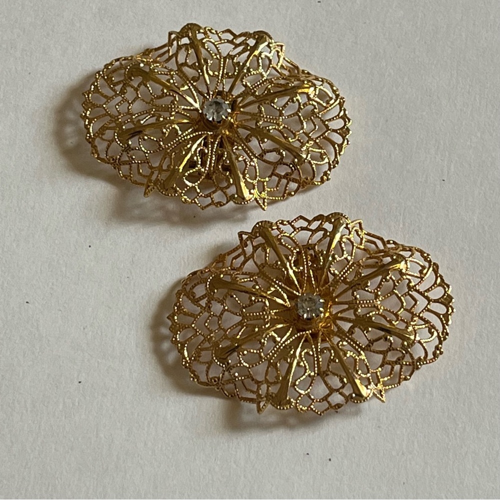 Vintage Jeri-Lou filigree gold tone scarf clips
